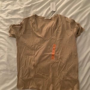 V Neck T Shirt in Beige